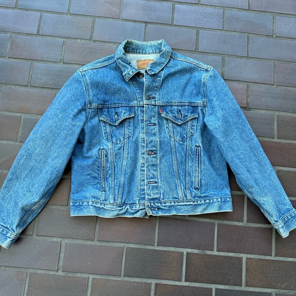Classic Levi Denim Jacket - Size 48R